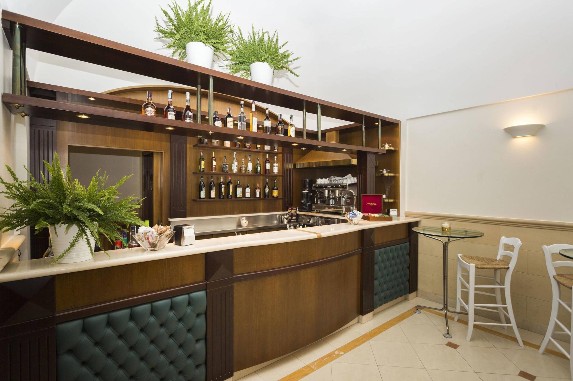 Hotel Cavaliere Ночи Екстериор снимка